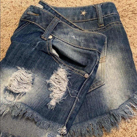 Almost Famous Jean Shorts - Picture 8 of 8